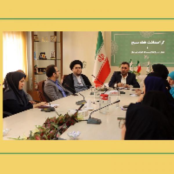 تقدیر از برگزیدگان مسابقه کتابخوانی نماز همزمان با هفته بسیج تقدیر از برگزیدگان مسابقه کتابخوانی نماز همزمان با هفته بسیج